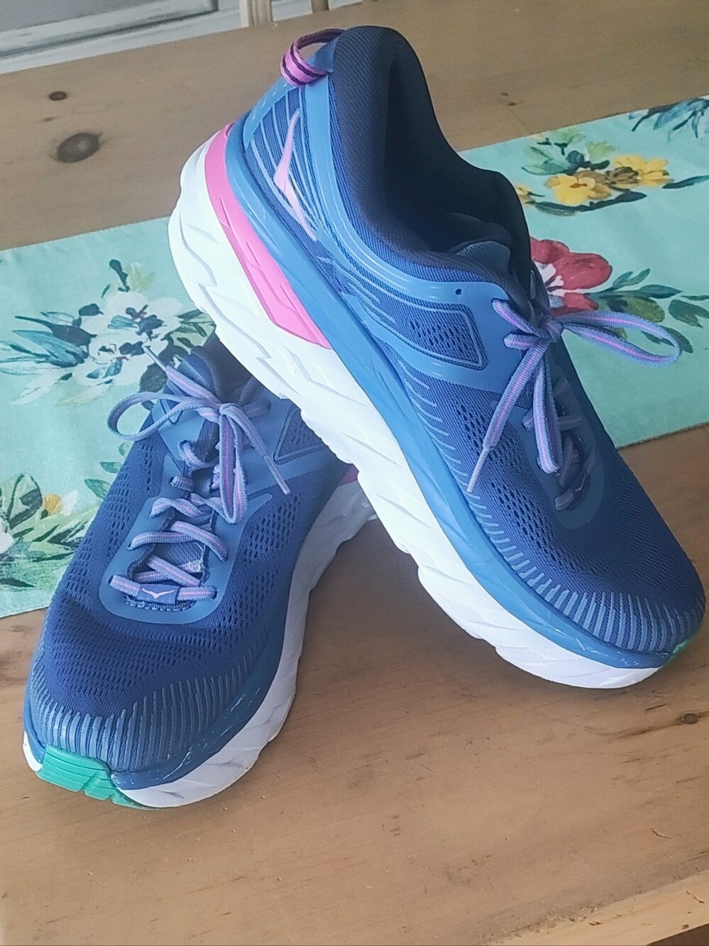 Hoka Bondi 7 Women's Shoes Blue with Pink and Teal Accents